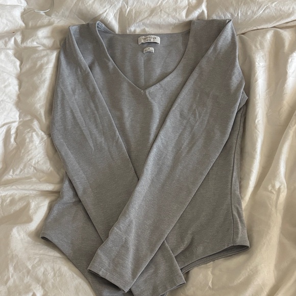 Aritzia Tops - Aritzia Gray Long Sleeve V-Neck Top
